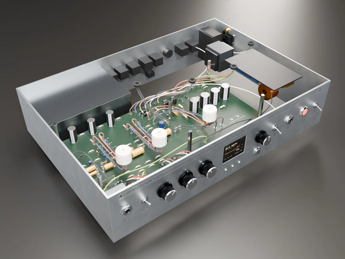 The inside of the SE-5 chassis from above: a green circuit board with tube sockets and capacitors, coloured leads, and transformers along the back